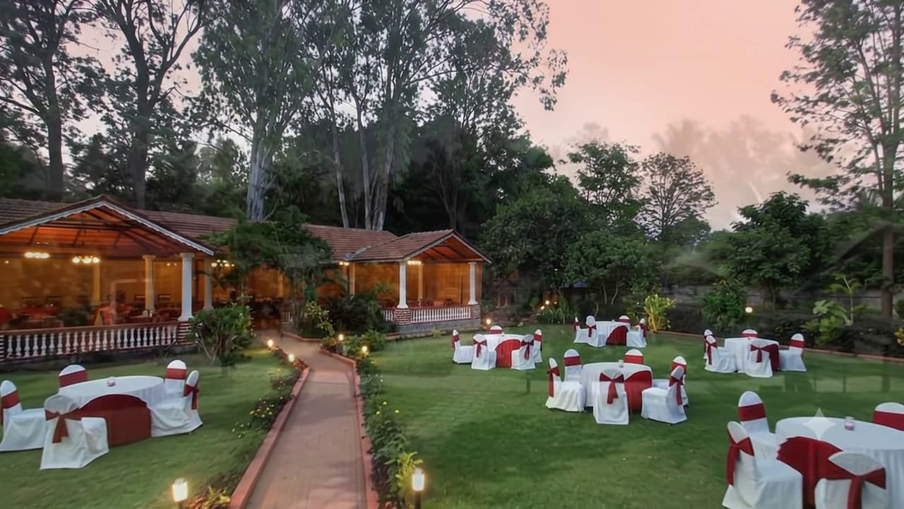 Pavilion Garden Dining